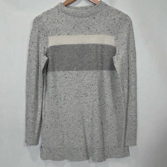 Loft Women’s Gray & White Speckled Sweater Size Medium Petite - Picture 1 of 9